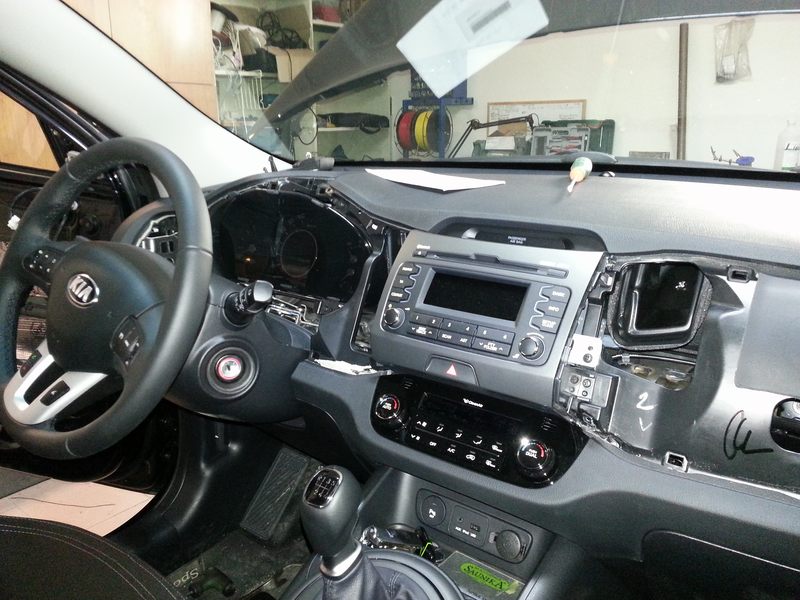 Mont GPS navigcie Macrom v KIA Sportage 2013